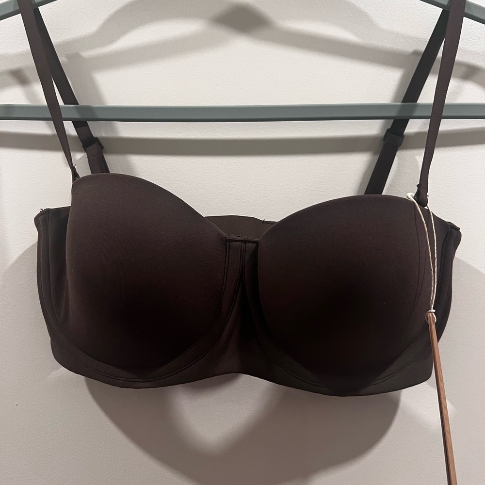 SKIMS Fits Everybody Strapless Bra color Espresso